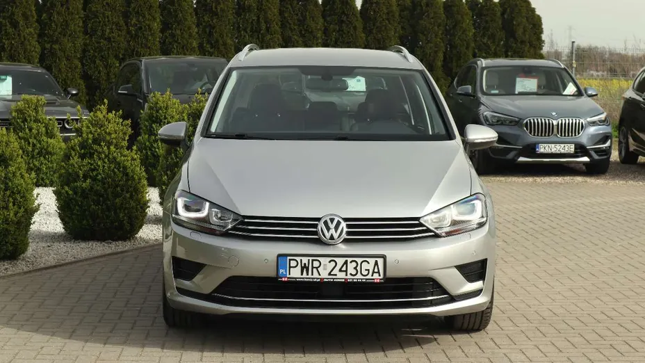 VOLKSWAGEN Golf Sportsvan -