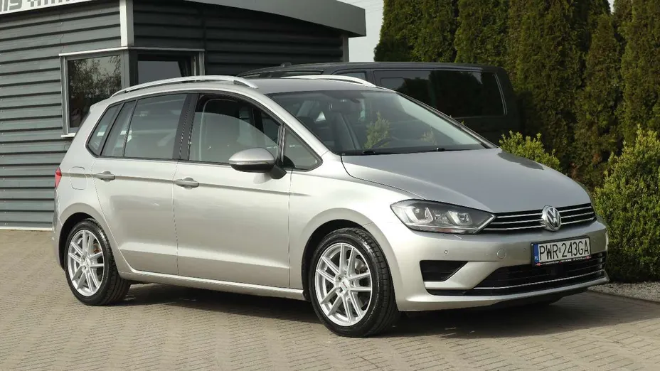 VOLKSWAGEN Golf Sportsvan -