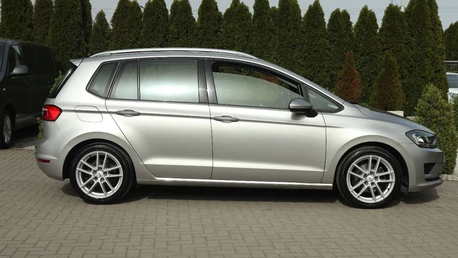 VOLKSWAGEN Golf Sportsvan -