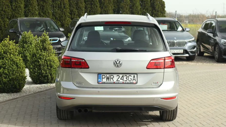 VOLKSWAGEN Golf Sportsvan -