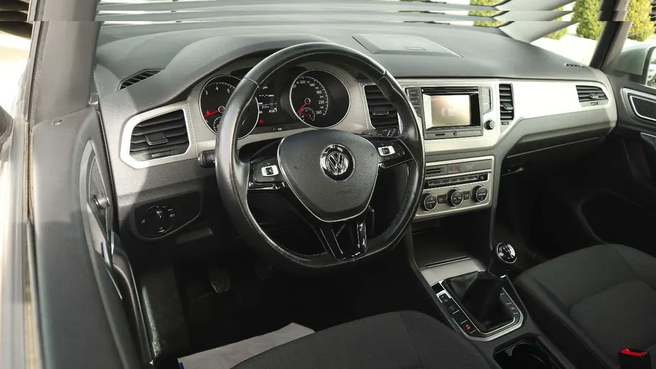 VOLKSWAGEN Golf Sportsvan -