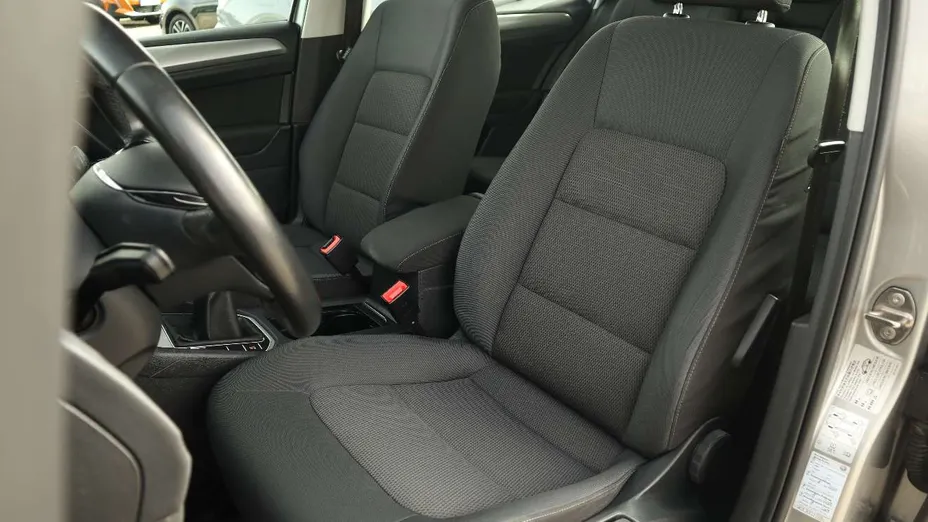 VOLKSWAGEN Golf Sportsvan -