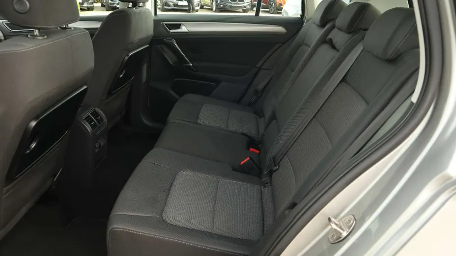 VOLKSWAGEN Golf Sportsvan -