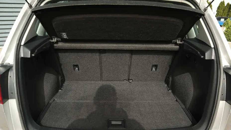 VOLKSWAGEN Golf Sportsvan -