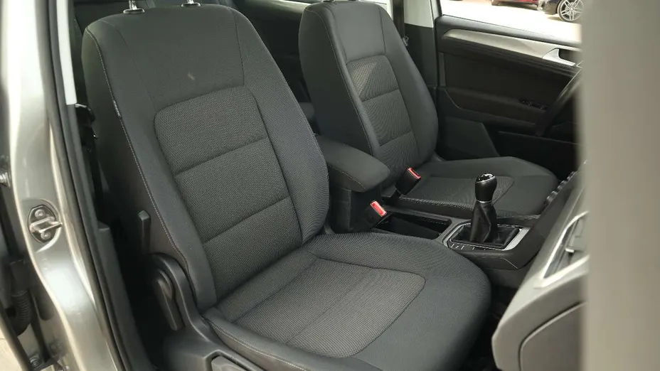 VOLKSWAGEN Golf Sportsvan -