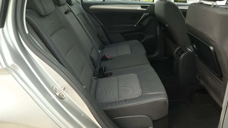 VOLKSWAGEN Golf Sportsvan -