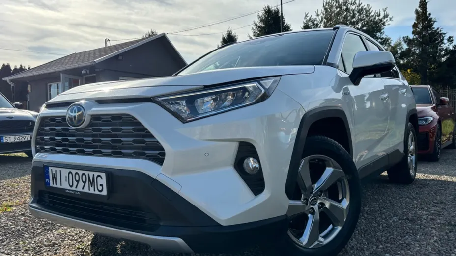 TOYOTA RAV4 -