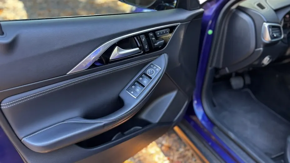 INFINITI QX30 -