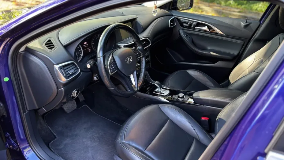 INFINITI QX30 -