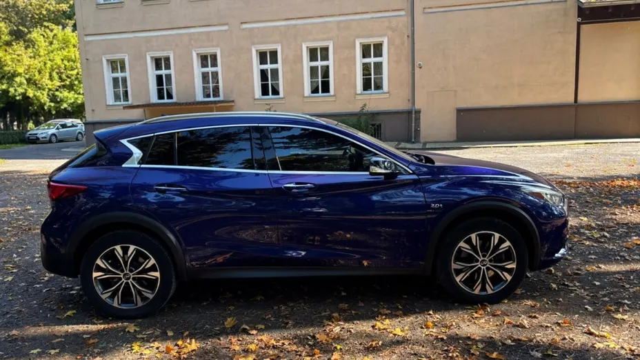 INFINITI QX30 -