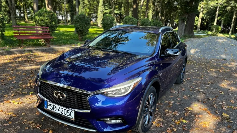 INFINITI QX30 -