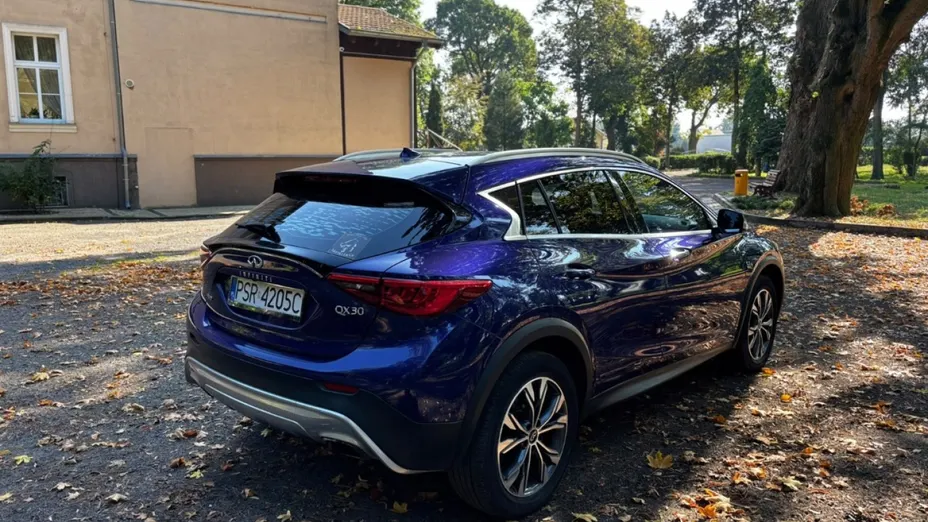 INFINITI QX30 -