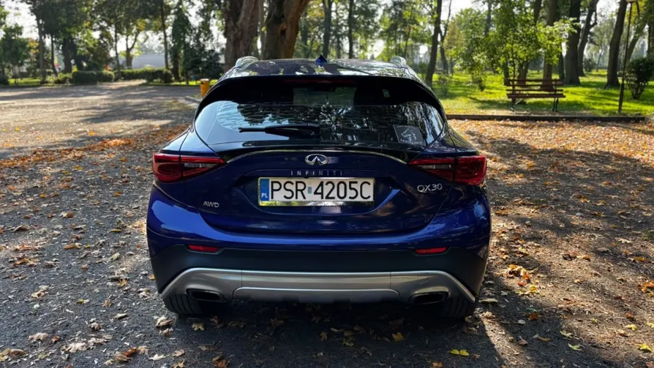 INFINITI QX30 -