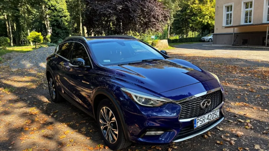 INFINITI QX30 -
