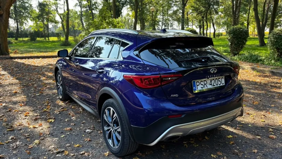 INFINITI QX30 -