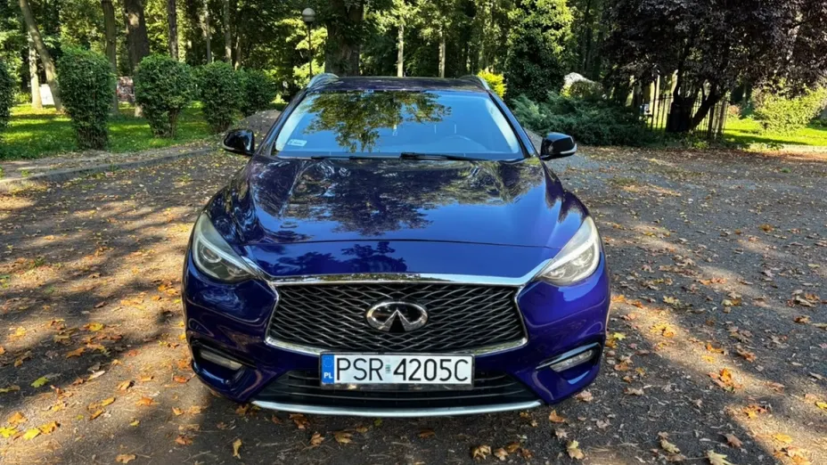 INFINITI QX30 -