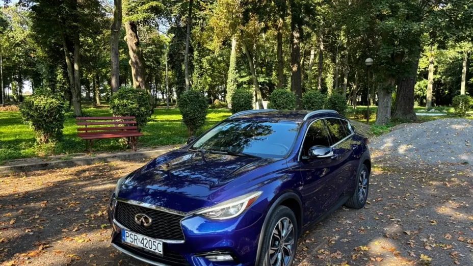 INFINITI QX30 -