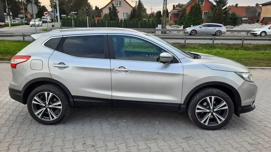NISSAN Qashqai -