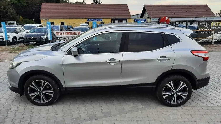 NISSAN Qashqai -