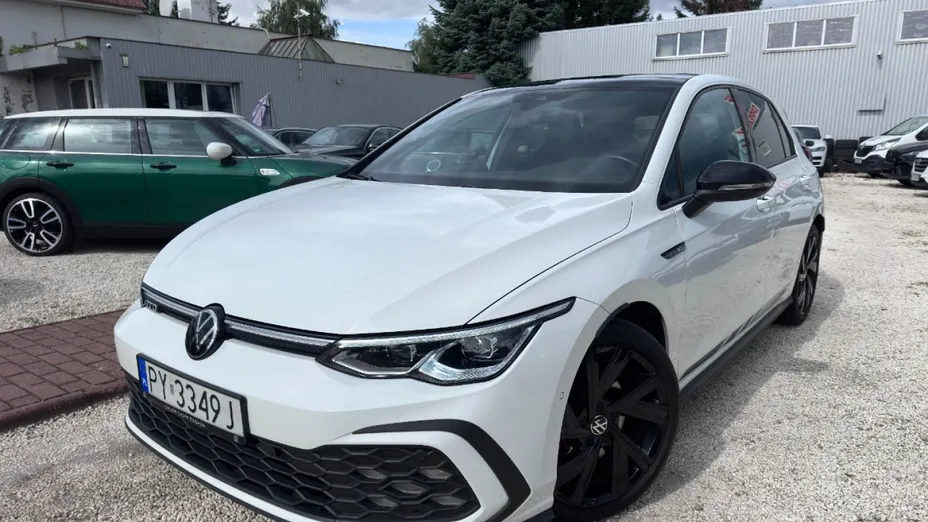 VOLKSWAGEN Golf -