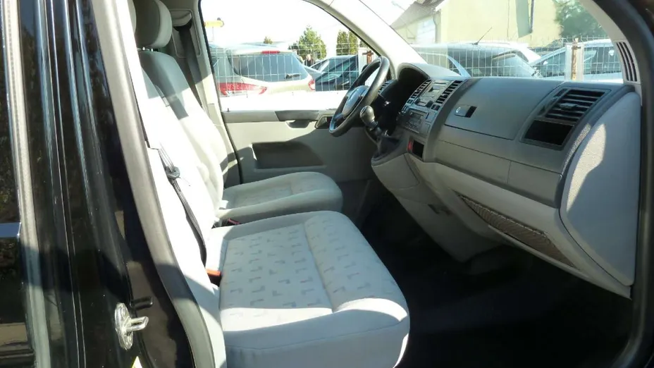 VOLKSWAGEN Caravelle -