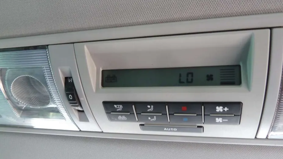 VOLKSWAGEN Caravelle -