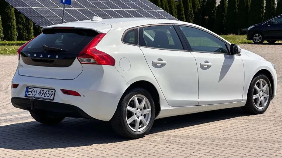 VOLVO V40 -