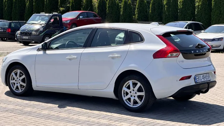 VOLVO V40 -