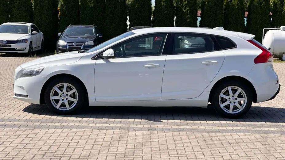 VOLVO V40 -