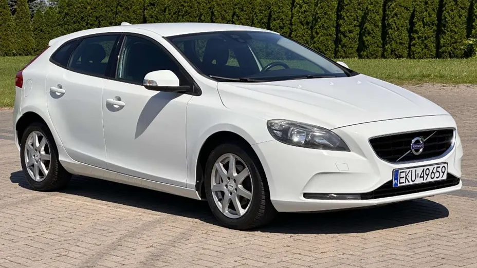 VOLVO V40 -