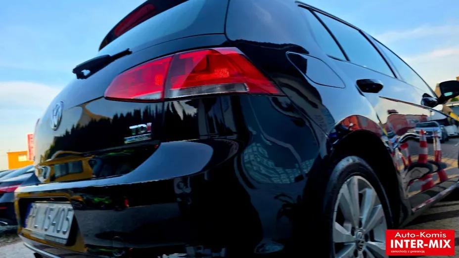 VOLKSWAGEN Golf -