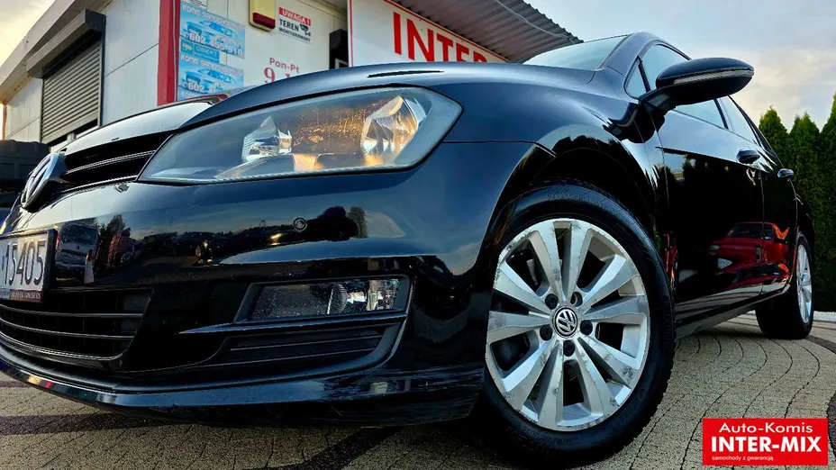 VOLKSWAGEN Golf -