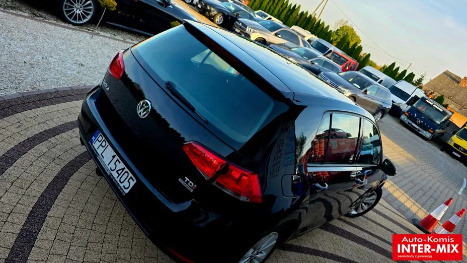VOLKSWAGEN Golf -
