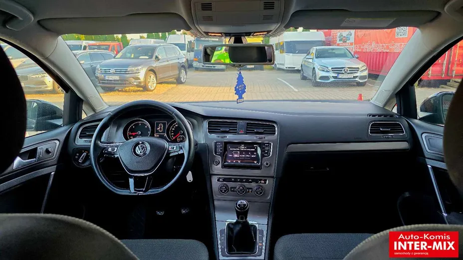 VOLKSWAGEN Golf -