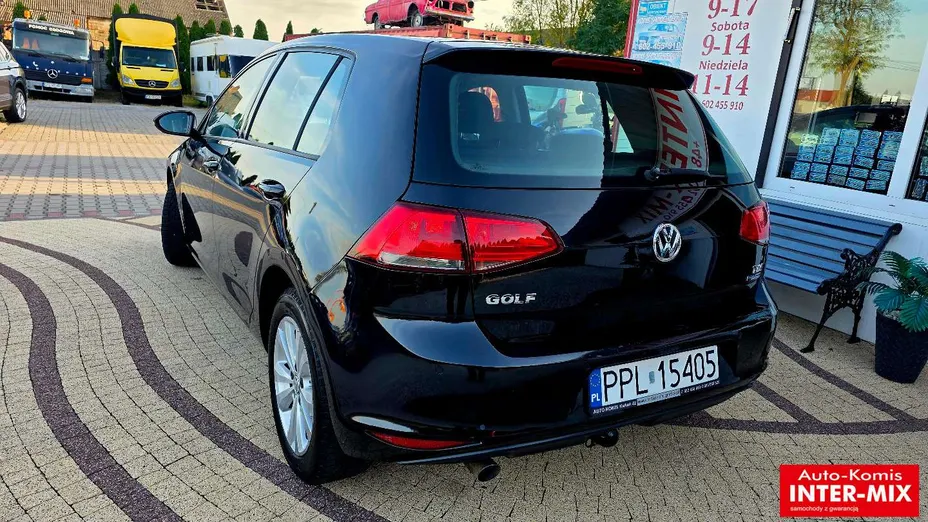 VOLKSWAGEN Golf -