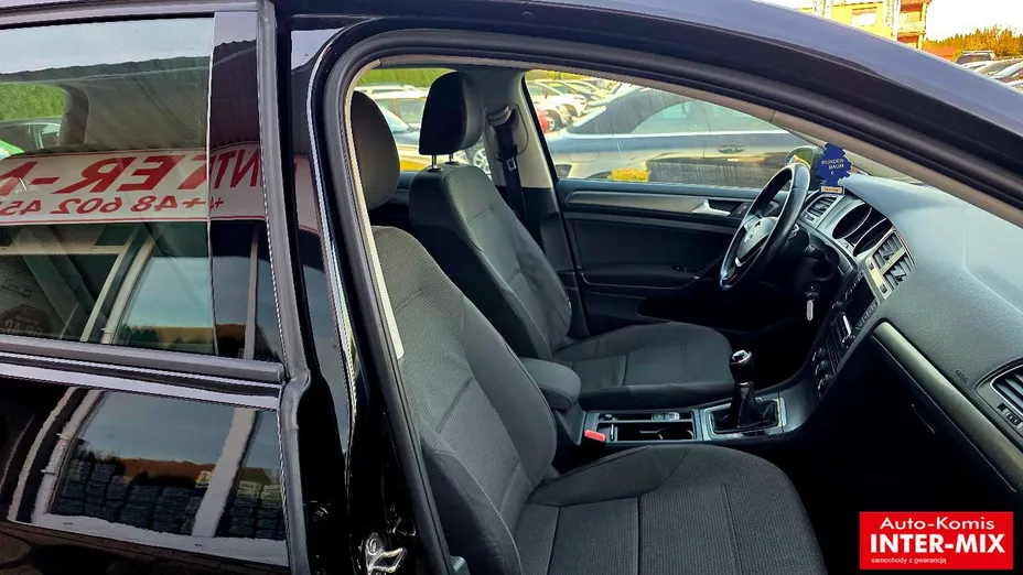 VOLKSWAGEN Golf -