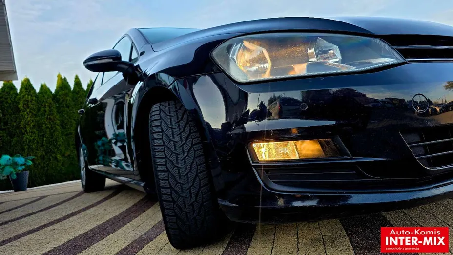 VOLKSWAGEN Golf -