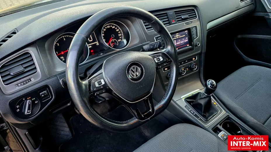 VOLKSWAGEN Golf -