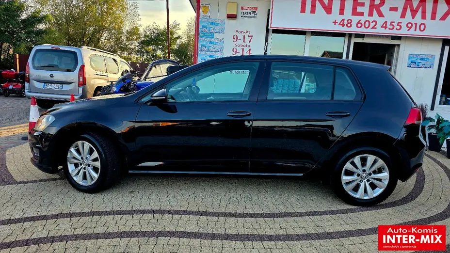 VOLKSWAGEN Golf -