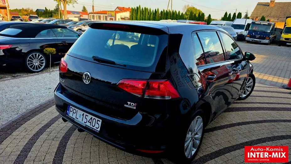 VOLKSWAGEN Golf -