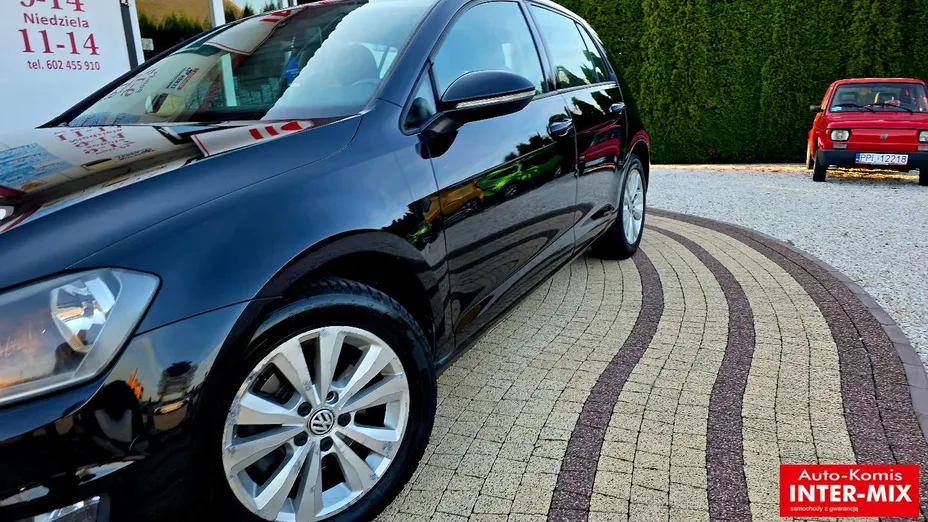 VOLKSWAGEN Golf -