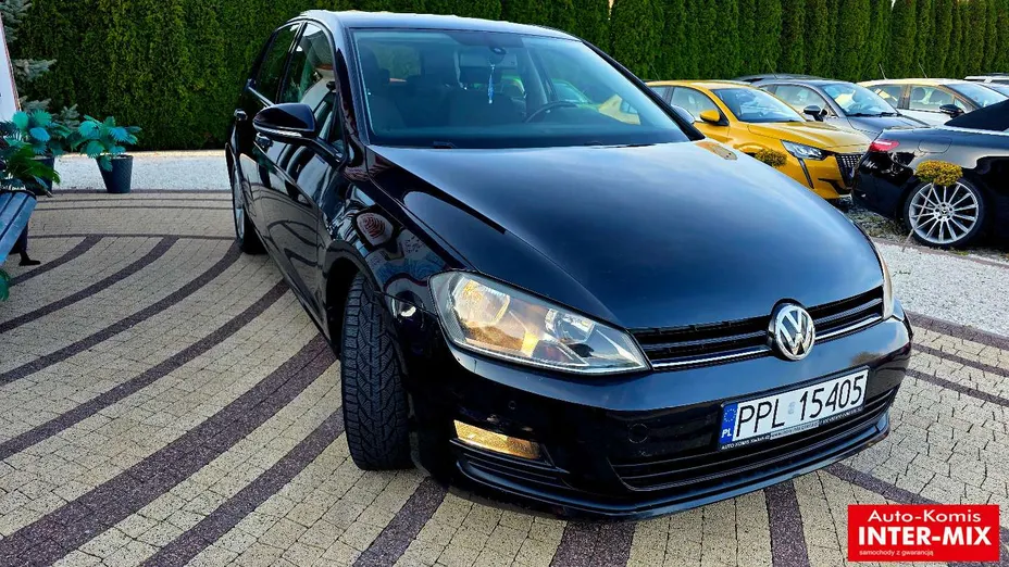 VOLKSWAGEN Golf -