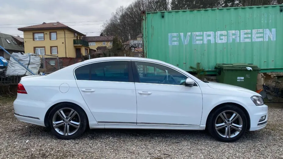 VOLKSWAGEN Passat -