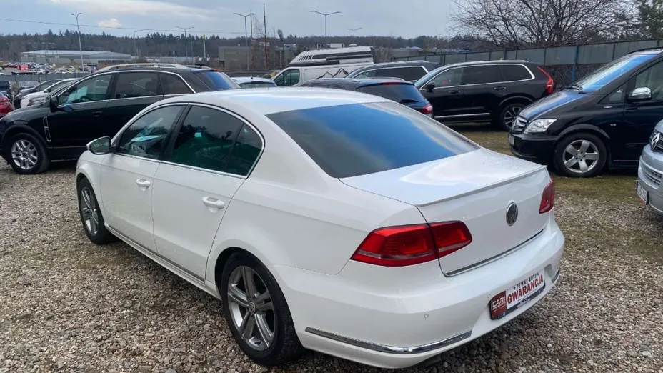 VOLKSWAGEN Passat -