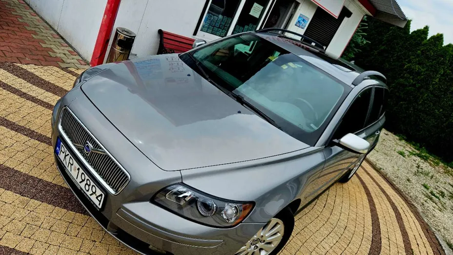 VOLVO V50 -