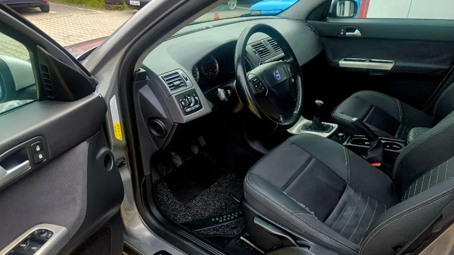 VOLVO V50 -