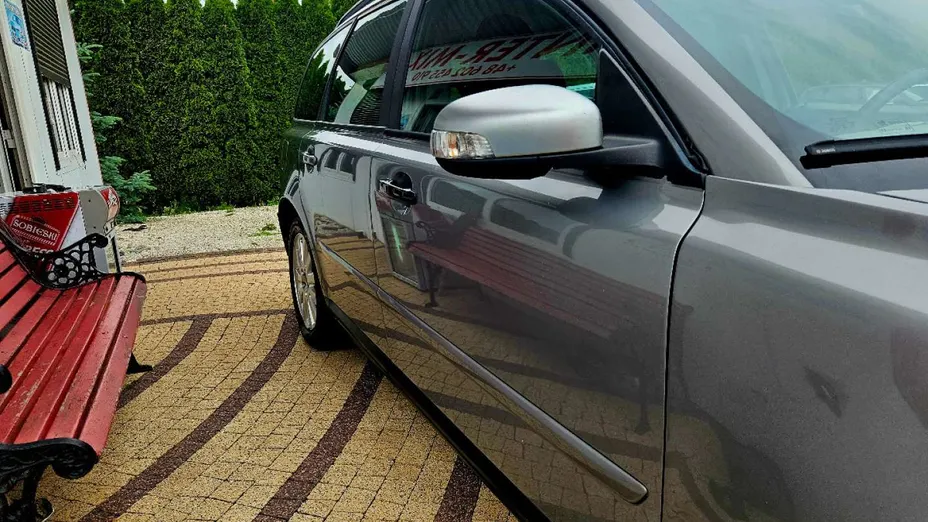 VOLVO V50 -