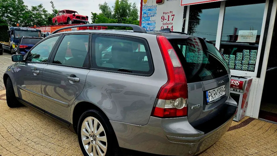 VOLVO V50 -