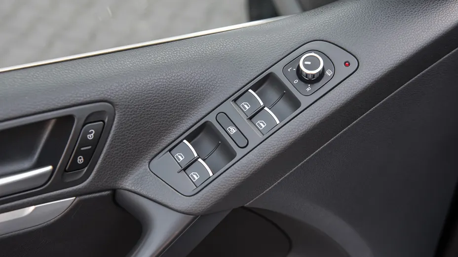 VOLKSWAGEN Tiguan -