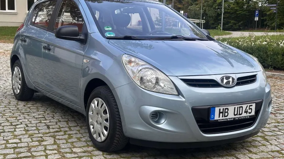 HYUNDAI i20 -